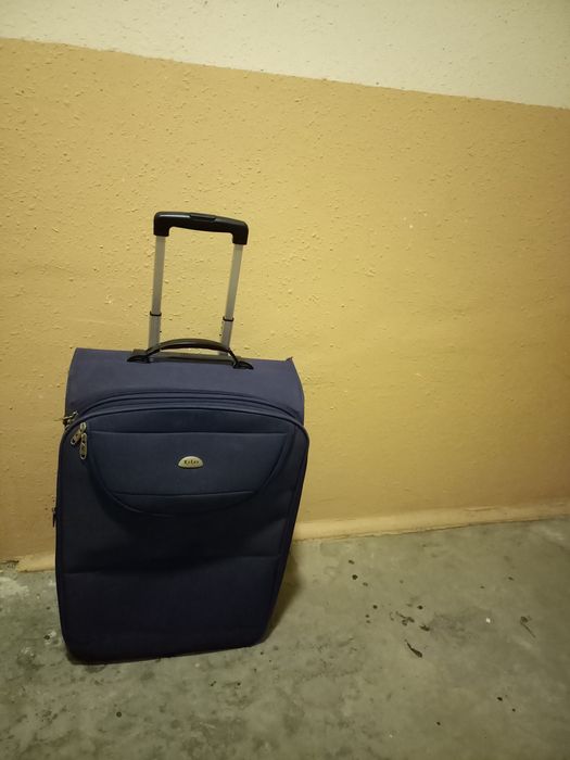 Продаётся чемоданы