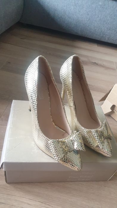 Pantofi cu toc stiletto