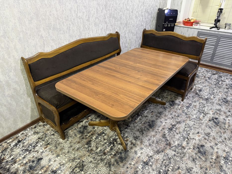 Кухонный стол и уголок мебель