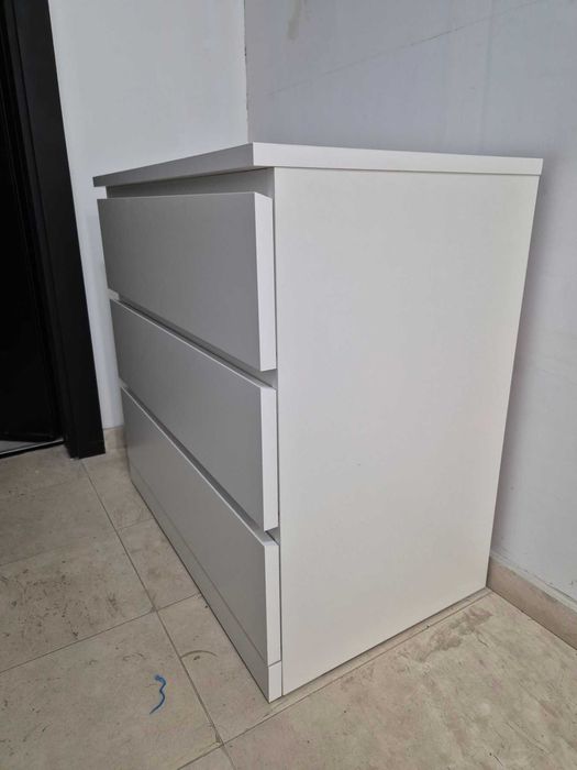 Скрин IKEA MALM с 3 чекмеджета в бял цвят и изчистен скандинавски дизайн.