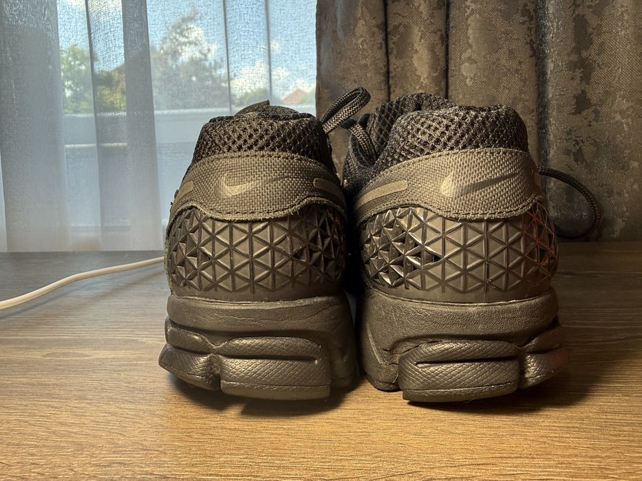 Nike Zoom Vomero 5 "Triple Black" - Mărimea 43 (24,5cm) - Originali