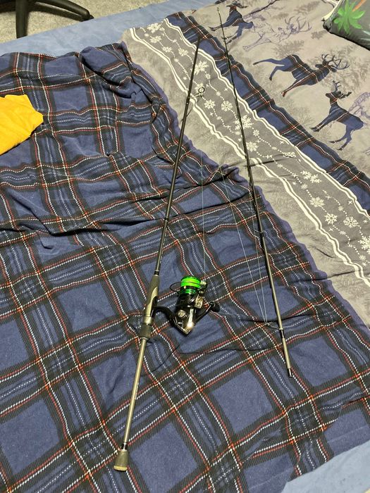 Продавам спининг въдица select