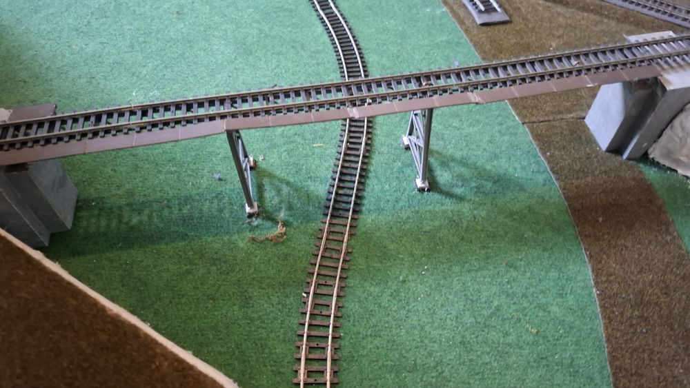 Продавам макет piko + 4 влака + 1 локомотив + 1 къща