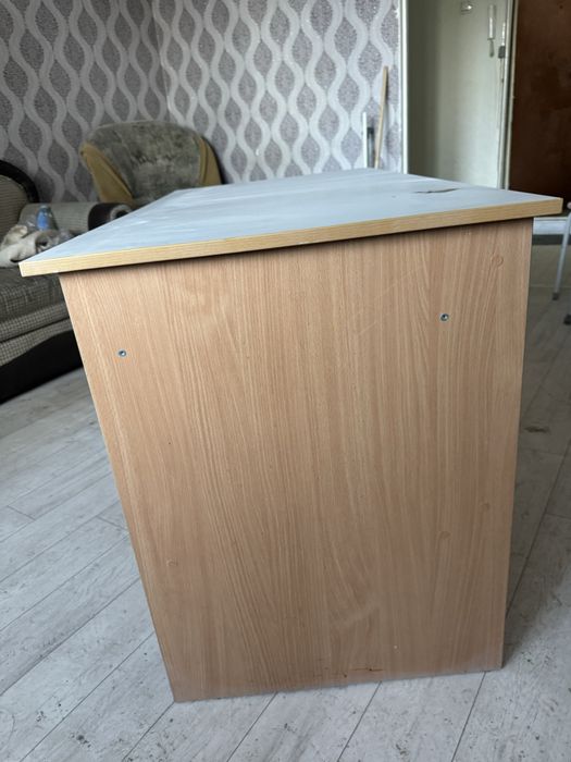 Письменный стол с тумбой