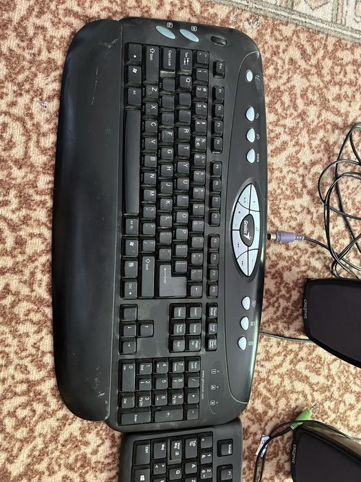 2бр клавиатури и тон колони