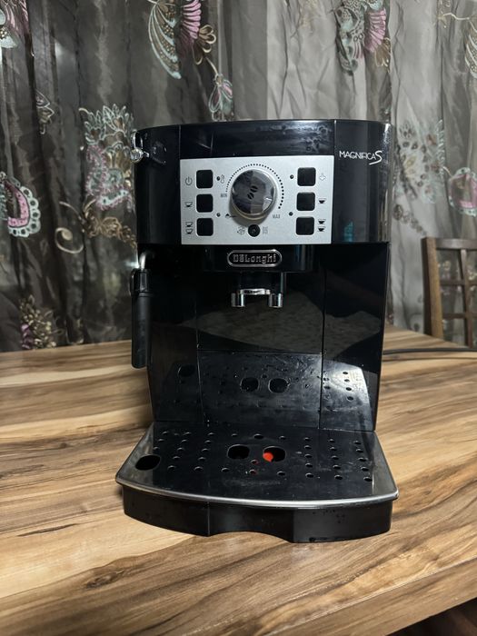 Кофемашина Delonghi MagnificaS