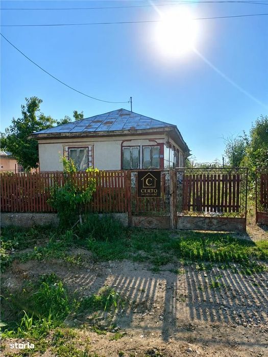 Se vinde casa + 2500 mp teren in Padureni .25 km de Bucuresti