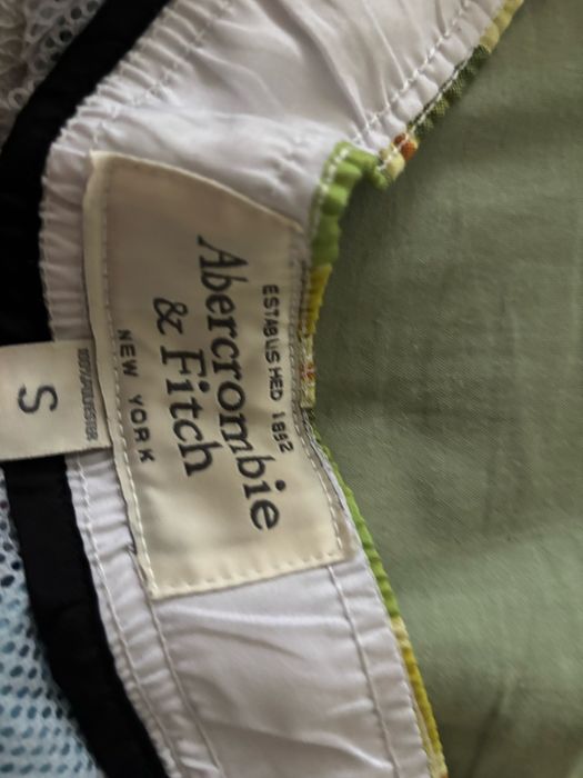 Бански на Abercrombie & Fitch