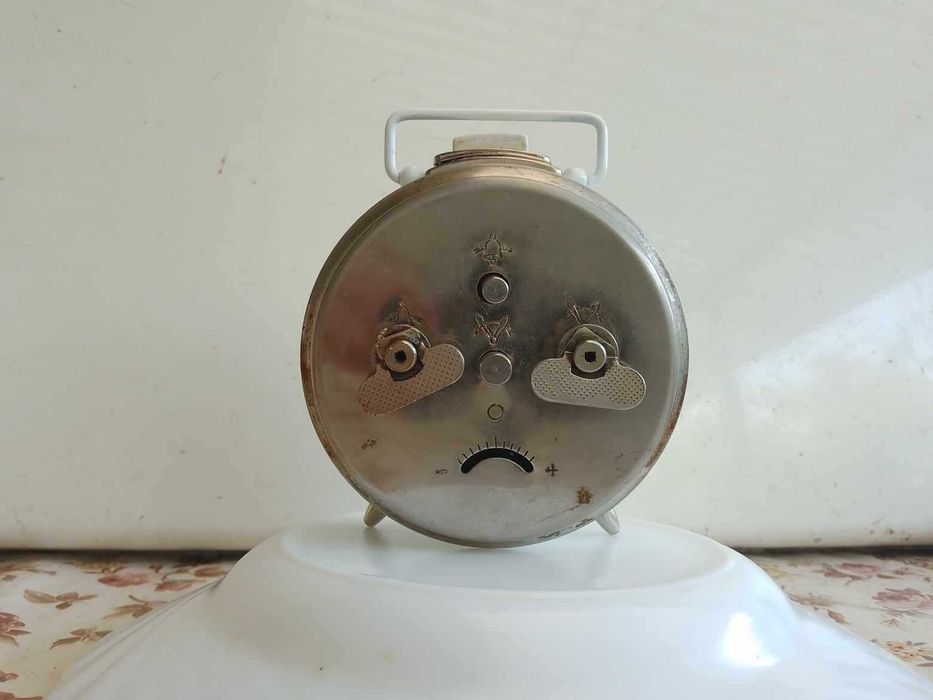 Ceas desteptator de masa - mecanic Jnsa .Fabricat YUGOSLAVIA .