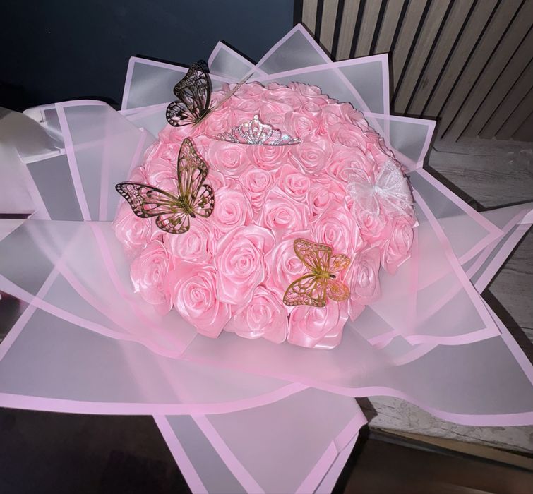 Buchet realizat din 51 trandafiri satin