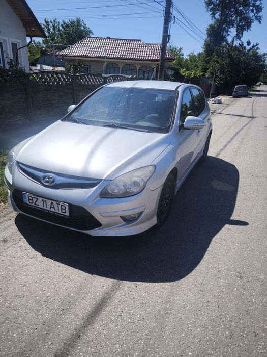 HYUNDAI i30 2011