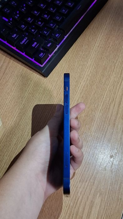Iphone 12 albastru