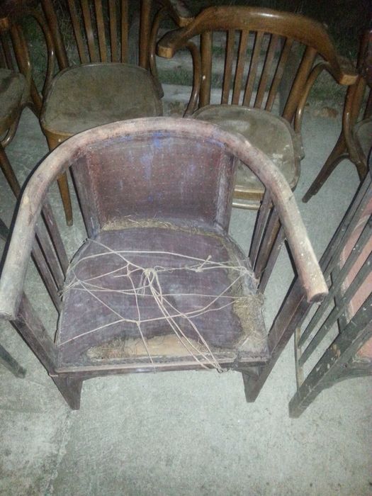 Стари антикварни столове