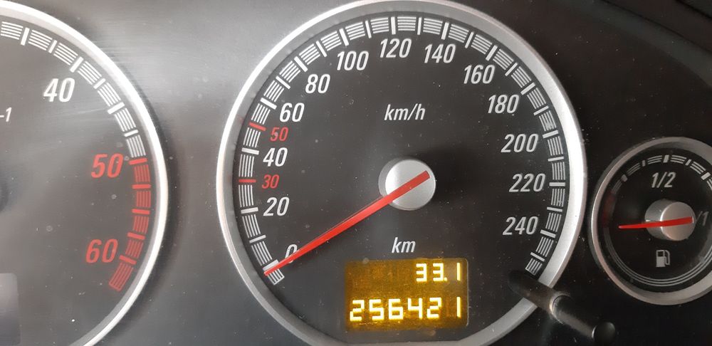 Proprietar vând OPEL VECTRA C 1,9cdti an.2004