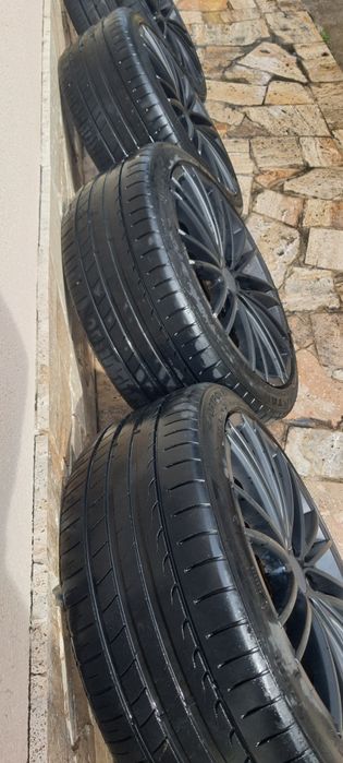 Jante aliaj pe 18 negre cu anvelope vara bmw