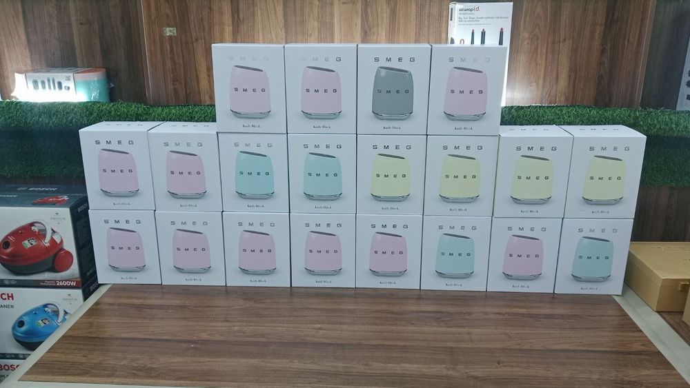 Набор ножей от итальянского бренда Smeg