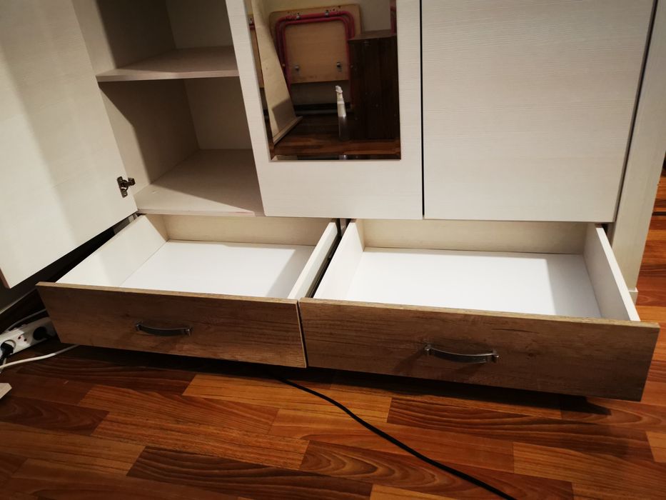 Срочно продаю шкаф