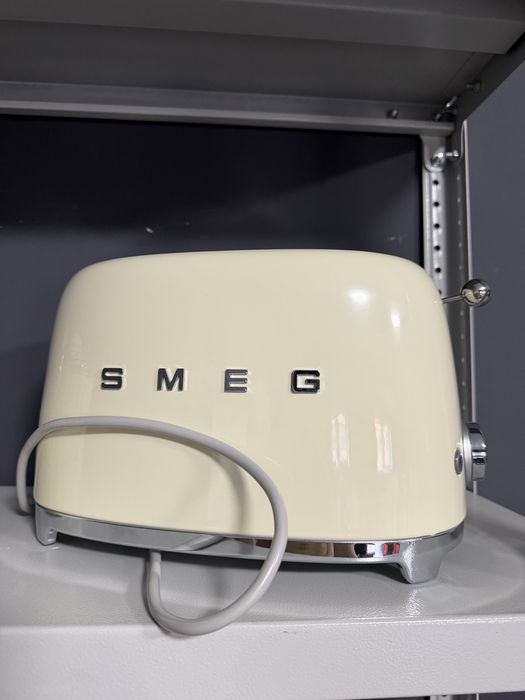 Смег тостер бежевый