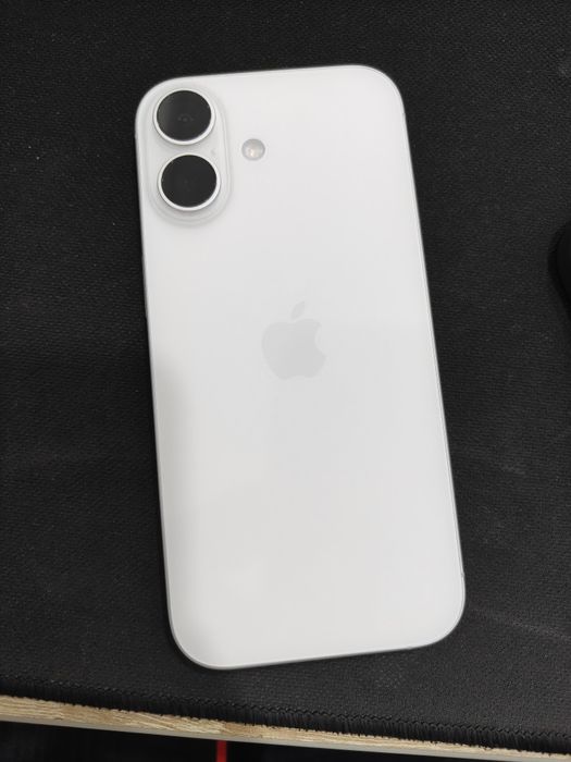 Продается телефор.iPhone 17 LLA white