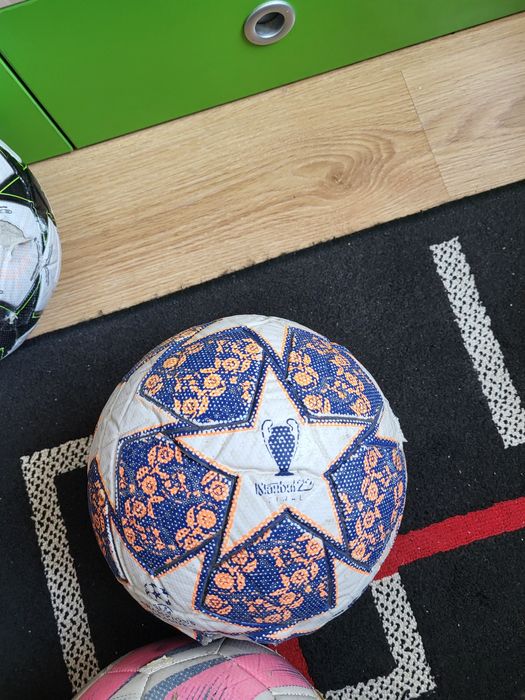 Trei mingi la pret de una