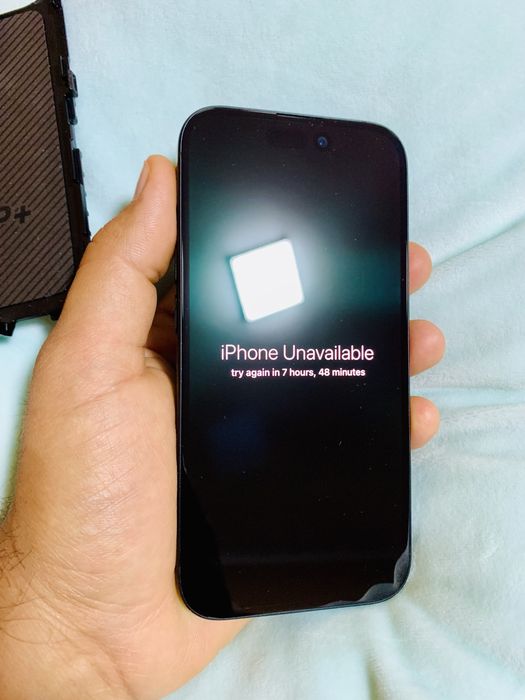 iPhone 15 pentru piese e sim