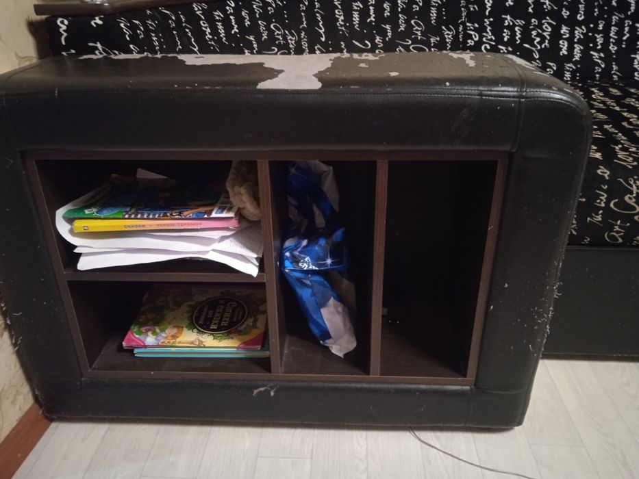 Продаётся диван угловой. Или диван и 2 кресла.