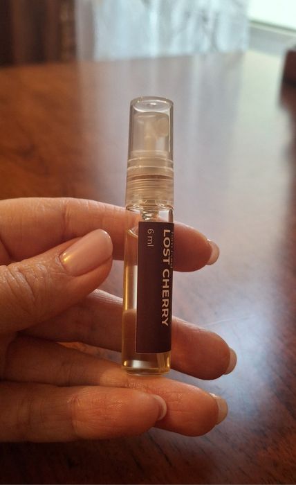 Продаются пробники на известные парфюмы. Цена за все 100 000.