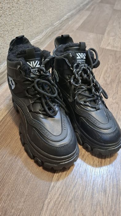 Тёплые ботинки  Crosby.