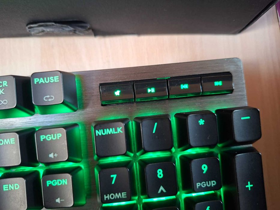 Нова геймърска клавиатура - Coolermaster MK750 RGB Cherry MX Brown Tactile Mechanical Keyboard