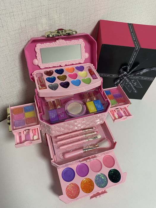 Музикално куфарче с гримове