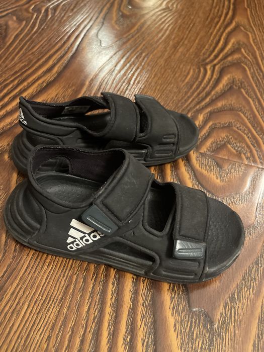 Adidas сандали сланцы