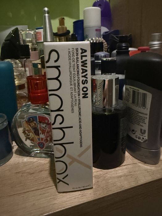 много светъл ФОН ДЬО ТЕН Smashbox Always On Skin Balancing Foundation