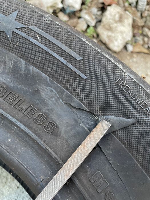 Продавам гуми за джип