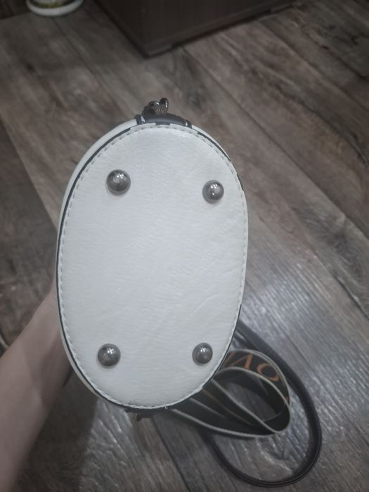 Продам сумку, в комплекте 2 ремешка, новая