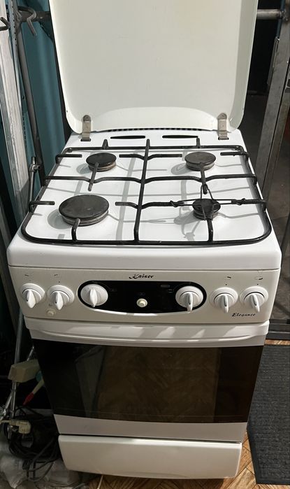 Газовый плита с духовкой в хорошим состоянии.