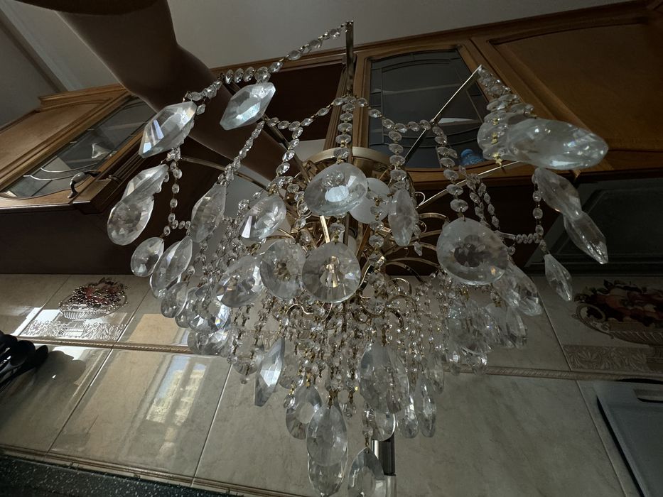 Продается люстра