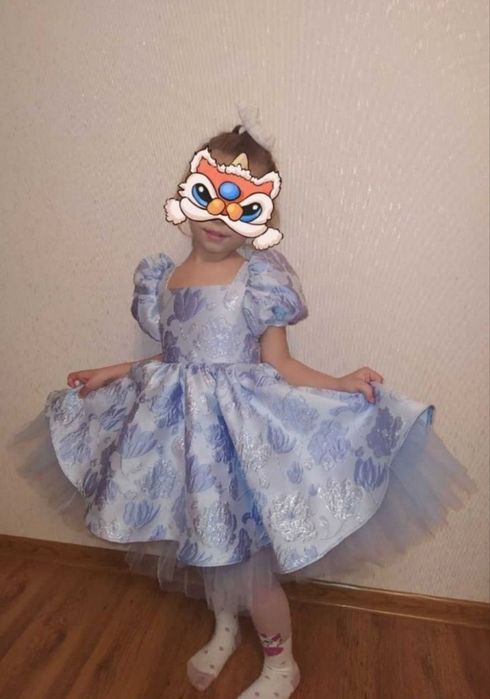 Платье голубое девочке и жакет на 6-8 лет