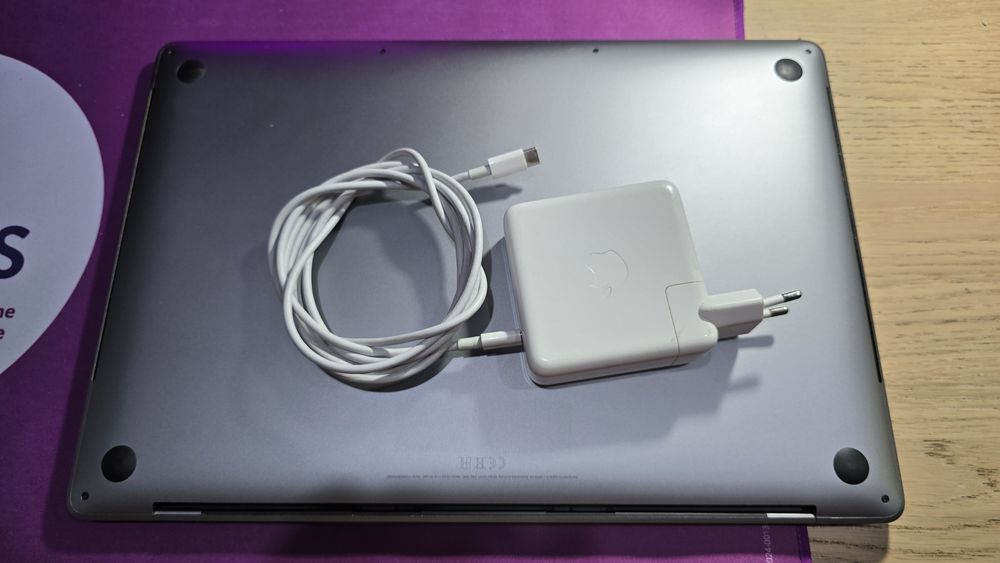 Apple MacBook Pro 16 2019 i9 16GB 1TB video 4GB A2141 spacegray