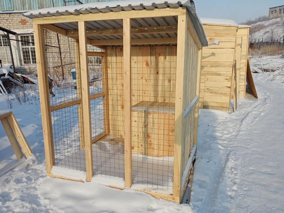 Вольеры для собак из дерева