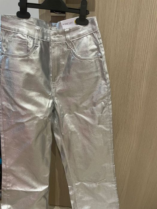 Дамски панталон с металически ефект