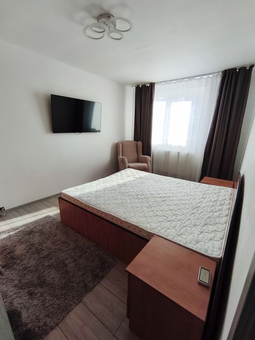 De închiriat Apartament 3 camere piata Progresului