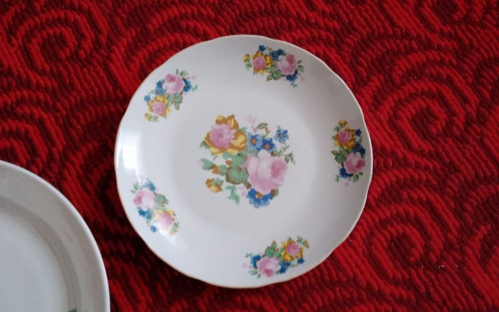 Продам фарфоровые блюдо