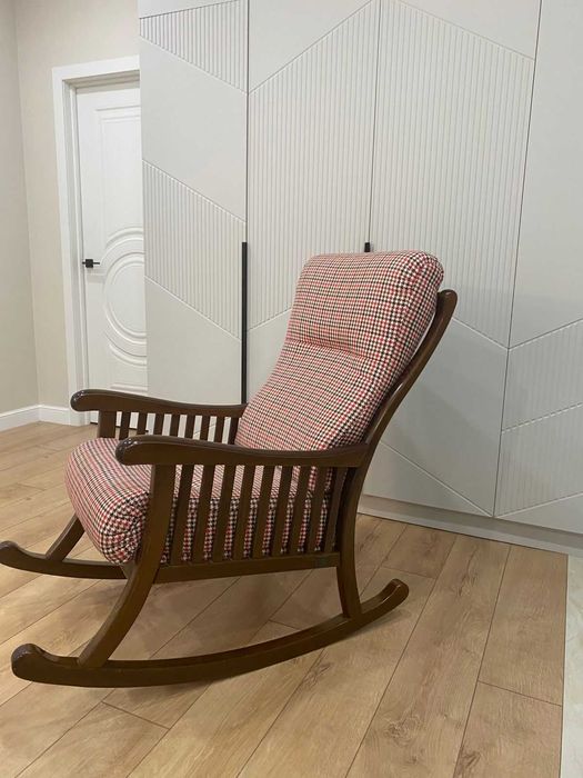 Продам кресло-качалку