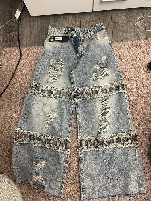 Чисто нови дънки