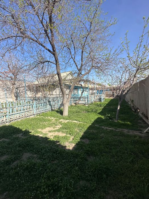 Продаю г. Навои, в военном городке зем. участок 8 соток