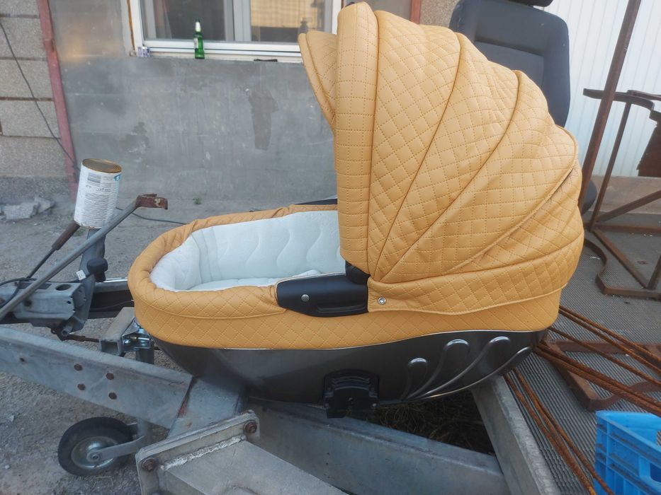 Бебешка количка Avenir Retrus