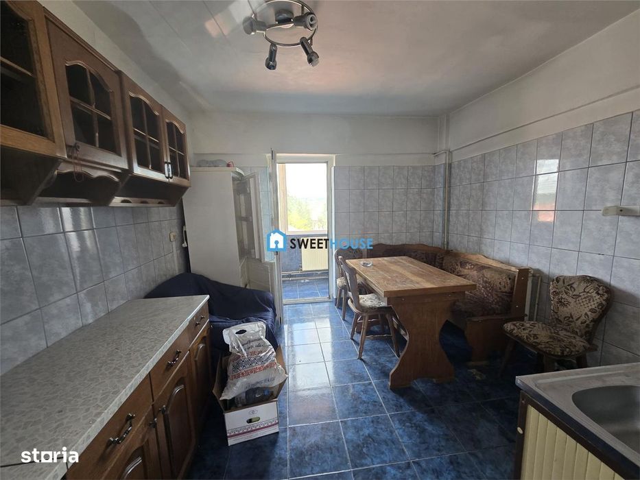 Apartament decomandat cu 3 camere, 2 bai si 3 balcoane  Str. Tabacari,