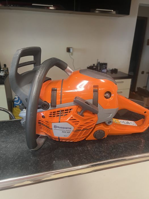 Vand drujba  profesionala huskvarna  model 562 xp
