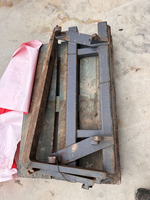 Lame/furci cu suport pentru utilaje sau tractor