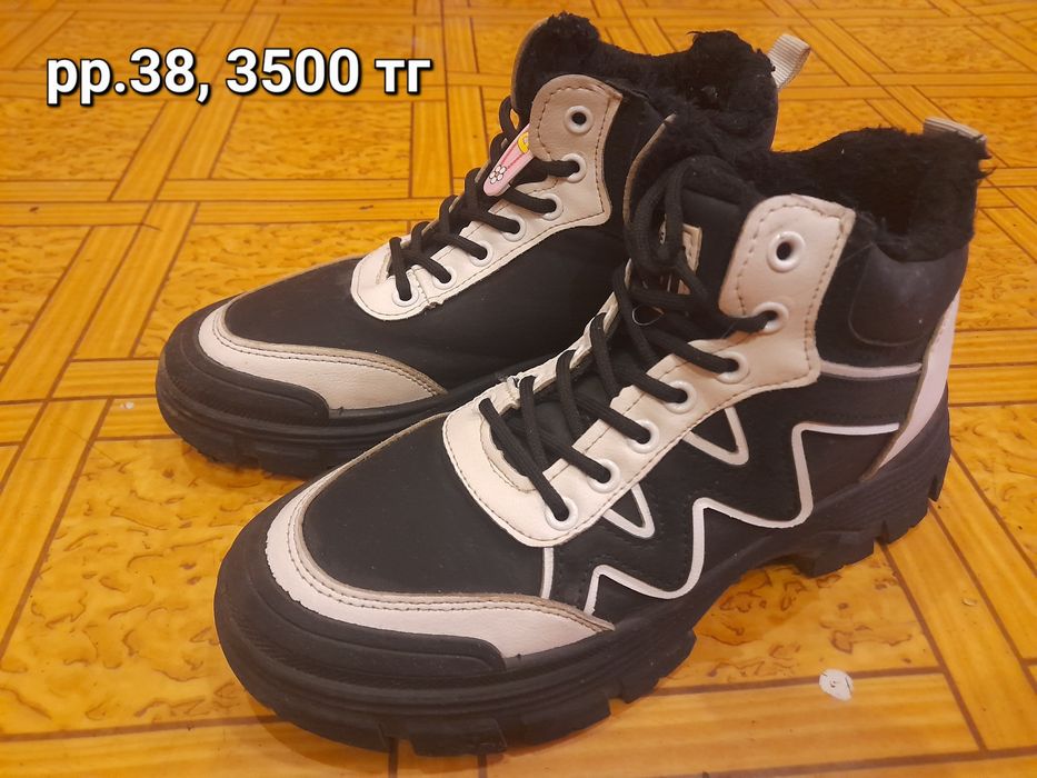 Продам детскую Обувь